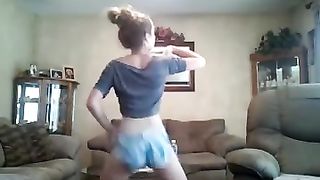 18enne twerka col suo bel culetto