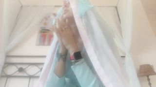 BESTEMMIA, parla sporco e piscia sulla Bibbia