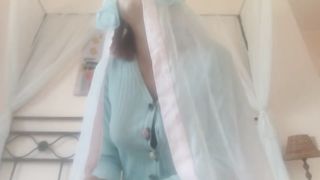 BESTEMMIA, parla sporco e piscia sulla Bibbia