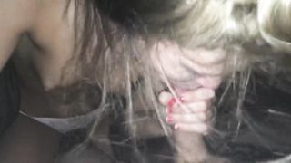 Spompina ed ingoia tutto da zoccoletta obbediente