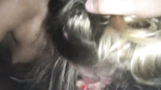 Spompina ed ingoia tutto da zoccoletta obbediente