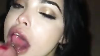 Cazzone di 25 CM tutto in gola a questa troiona