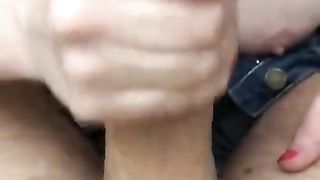 SPUTA SUL CAZZO e fai vedere quanto sei troia!!!