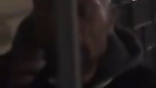 IMMIGRATO MINACCIA DI SCOPARE MOGLIE