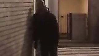 IMMIGRATO MINACCIA DI SCOPARE MOGLIE