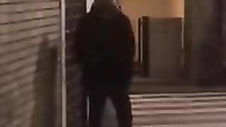 IMMIGRATO MINACCIA DI SCOPARE MOGLIE