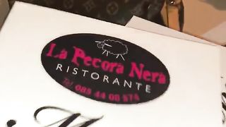 Denise B. fa la maiala nel suo ristorante