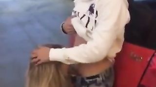 Anteprima del video: La pompa al distributore di benzina