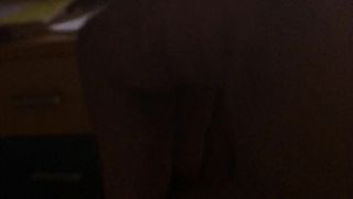 Mi masturbo mentre guardo un porno su AmaPorn