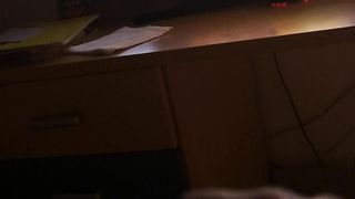 Mi masturbo mentre guardo un porno su AmaPorn