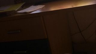 Mi masturbo mentre guardo un porno su AmaPorn