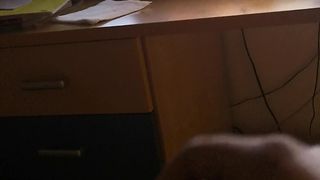 Mi masturbo mentre guardo un porno su AmaPorn