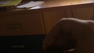 Anteprima del video: Mi masturbo mentre guardo un porno su AmaPorn