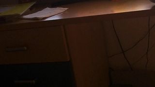 Mi masturbo mentre guardo un porno su AmaPorn