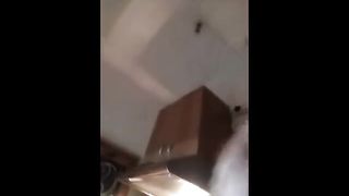 Biondona italiana esce le tette su Periscope