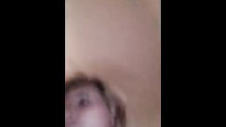 Biondona italiana esce le tette su Periscope