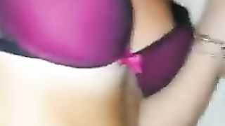 Prima mi fa un pompino e poi mi dà il culo