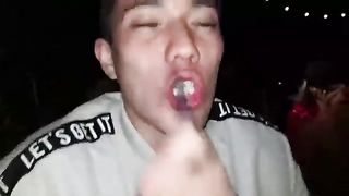 Si diverte con spogliarellista durante addio al nubilato