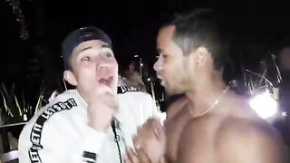 Si diverte con spogliarellista durante addio al nubilato