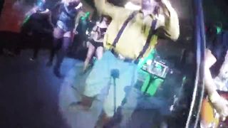 Viene palpata da tutti durante un concerto musicale