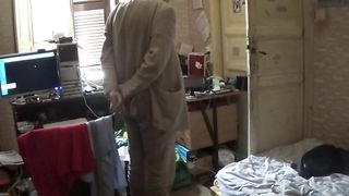 Sofia me lo succhia mentre il figlio è in bagno