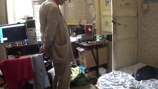 Sofia me lo succhia mentre il figlio è in bagno