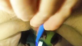 Con lo spazzolino...