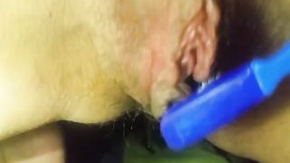 Con lo spazzolino...