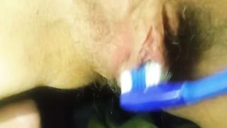 Con lo spazzolino...