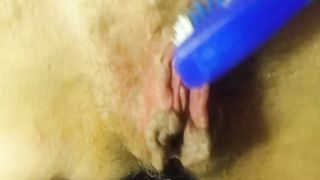 Con lo spazzolino...