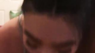 Si impegna tantissimo questa cinesina pompinara