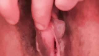 Anteprima del video: Mi tocco mentre piscio...