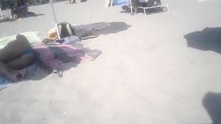 Bel culo in spiaggia