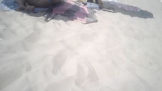 Bel culo in spiaggia