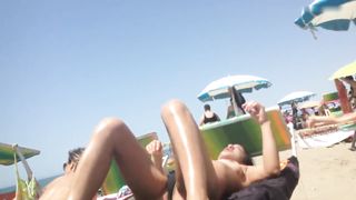 Milfona romana in spiaggia ad Ostia 2