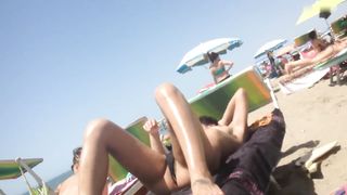 Milfona romana in spiaggia ad Ostia 2