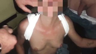 Mia moglie porca nel parcheggio con 4 cazzi