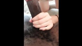 Valentina succhia il cazzone nero del fidanzato