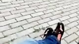 Col cazzo di fuori davanti ad una studentessa