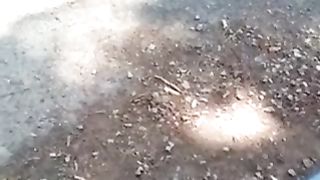 Sborro al parco davanti ad una studentessa