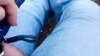 Sborro al parco davanti ad una studentessa