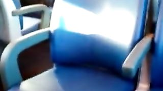 Lo mostro ad una ragazzina sul treno