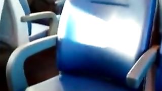 Anteprima del video: Lo mostro ad una ragazzina sul treno