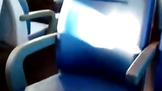 Lo mostro ad una ragazzina sul treno