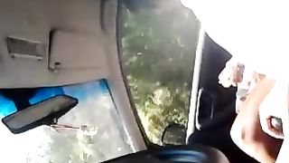 Due bottarelle alla zoccola albanese in auto