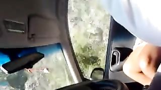 Due bottarelle alla zoccola albanese in auto