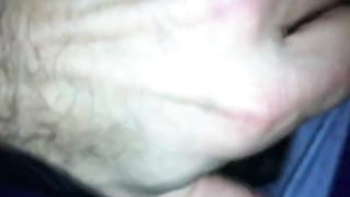 Mia cognata lo tira fuori e me lo succhia