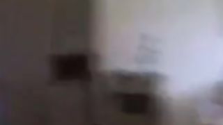 Cornuto contento foggiano fa scopare la moglie a due milanesi, mentre lui si sega