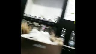 Barista tettona...occhio ai suoi capezzoloni