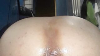 Mi scopo il culo con un dildo